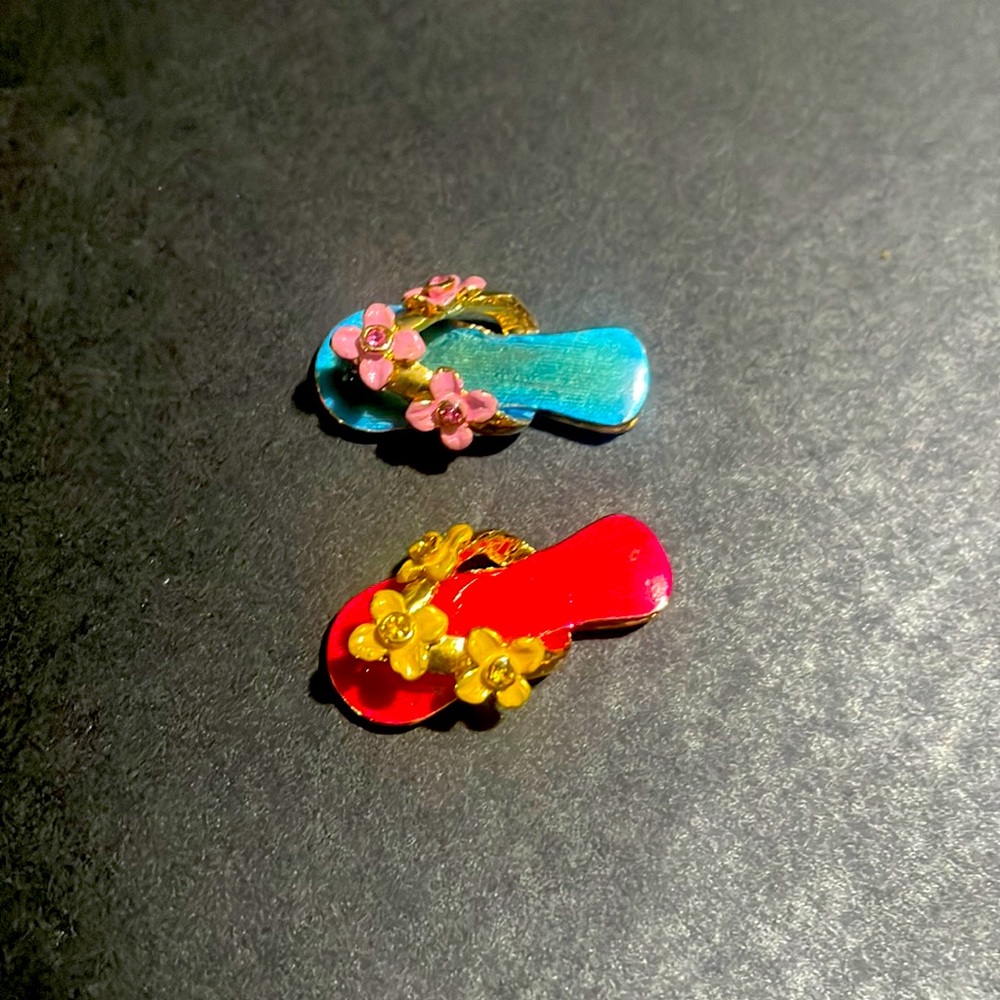 Flip-flop necklace pendants